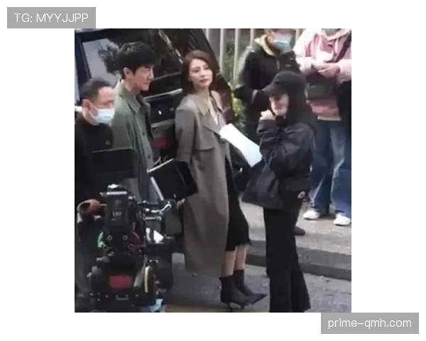 费钰婷穿得像刚下班,结果上场气场全开,我是真服了这反差!